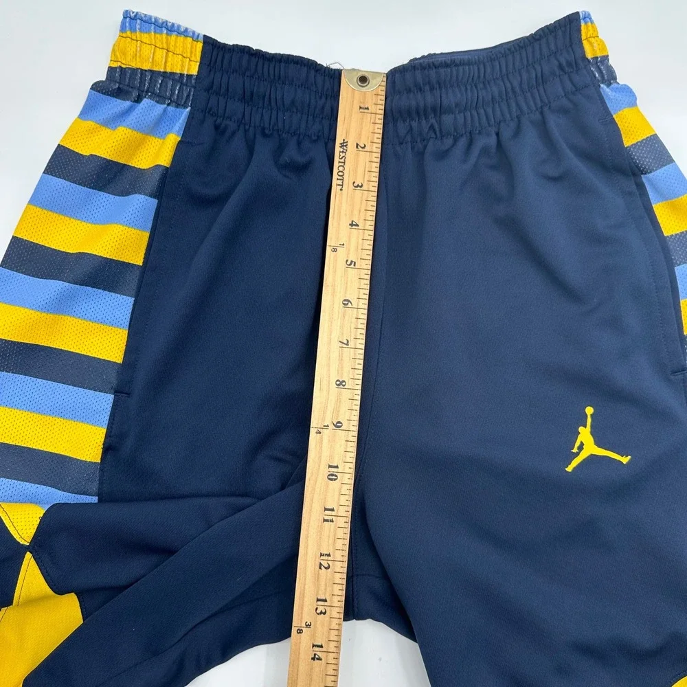 Jordan Marquette Golden Eagles Basketball Shorts Mens Small Navy Blue Yellow MU